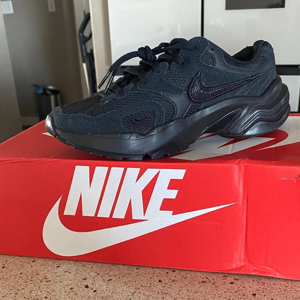 Nike Black Athletic Sneakers AL8
